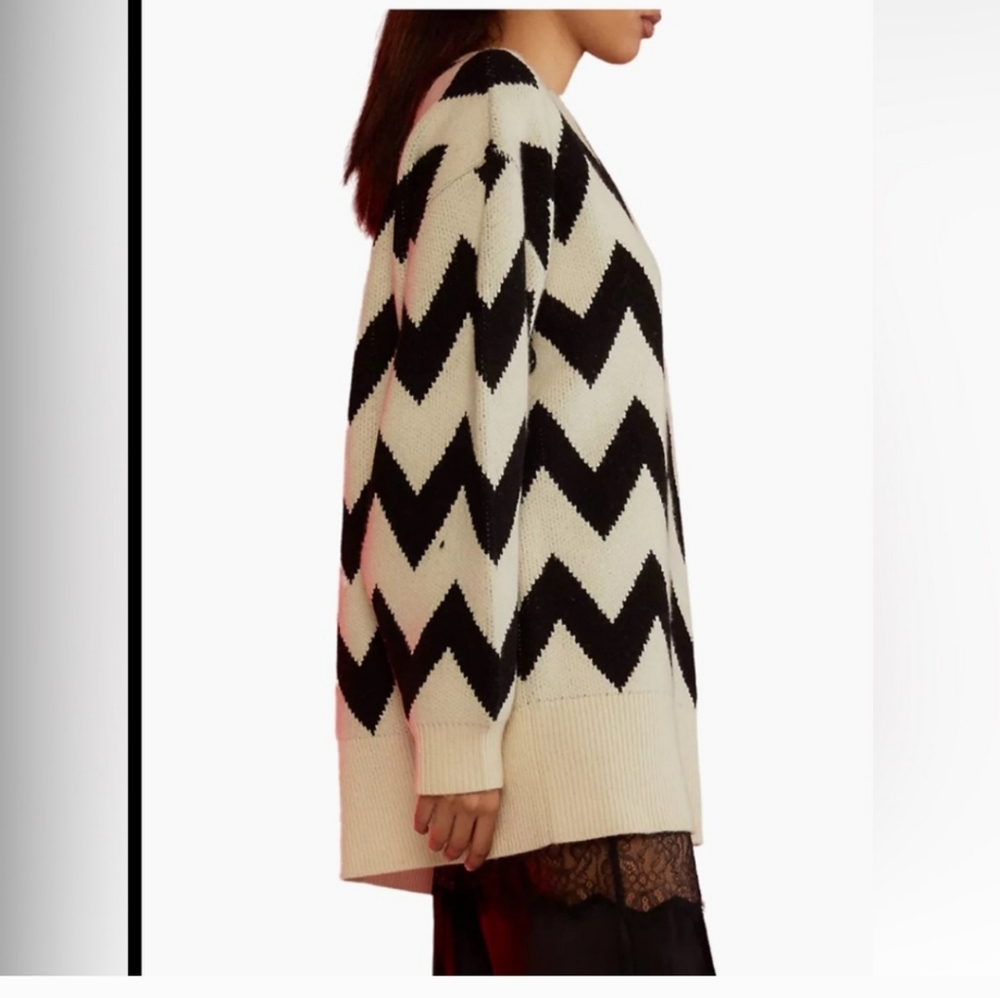 Cynthia Rowley Black and Cream Chevron Crewneck Sweater - Picture 2 of 6